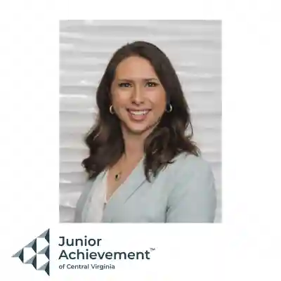 Headshot photo of Kelly Gee